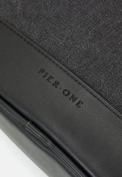 Pier One Unisex - Toilettas - Black -Pier One Verkoopwinkel 05d508e36bb14f79b1a50f5dfb5612b7