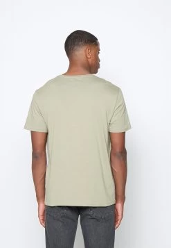 Pier One Moon Scene Graphic T-Shirt - T-Shirt Print - Olive 12 Pier One Moon Scene Graphic T-Shirt - T-Shirt Print - Olive -Pier One Verkoopwinkel 36dcc28cb96f431a920960da342fa0ce