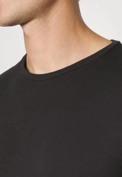 Pier One 3 Pack Muscle Fit- T-Shirt Basic - Black -Pier One Verkoopwinkel 4bb67ef78ddb494cb68f3fbd13ed6a54