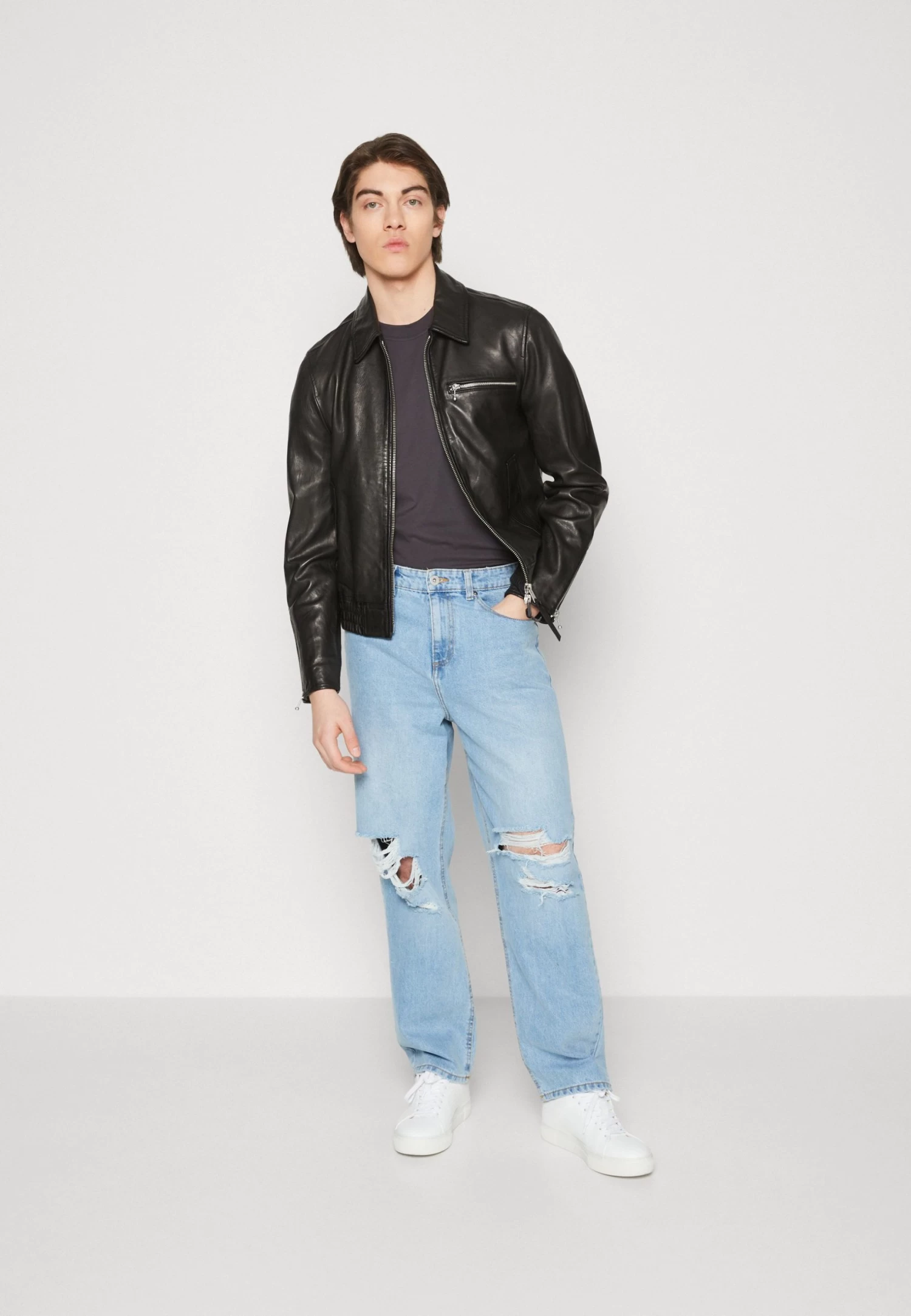 Pier One Distress On Knees - Relaxed Fit Jeans - Light Blue Denim 2 Pier One Distress On Knees - Relaxed Fit Jeans - Light Blue Denim - Afbeelding 2