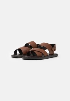 Pier One Unisex - Sandalen - Cognac -Pier One Verkoopwinkel 93d59b6c78964396a0134fb24776a5f7