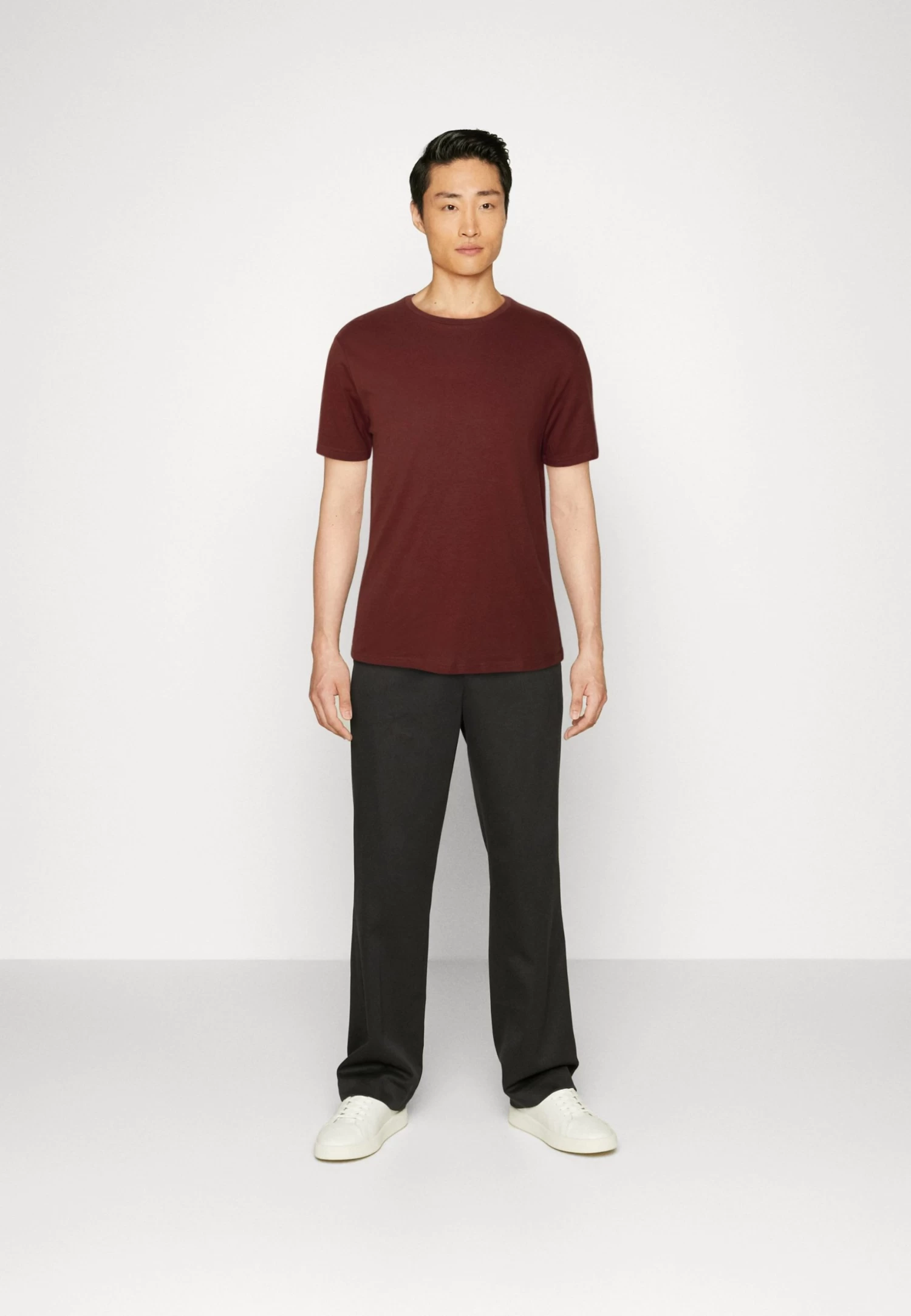 Pier One 7 Pack - T-Shirt Basic - Black/Dark Blue/Dark Green 1 Pier One 7 Pack - T-Shirt Basic - Black/Dark Blue/Dark Green