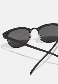 Pier One Unisex - Zonnebril -Black -Pier One Verkoopwinkel f41786acb4f54644b6e1caf49d70a762